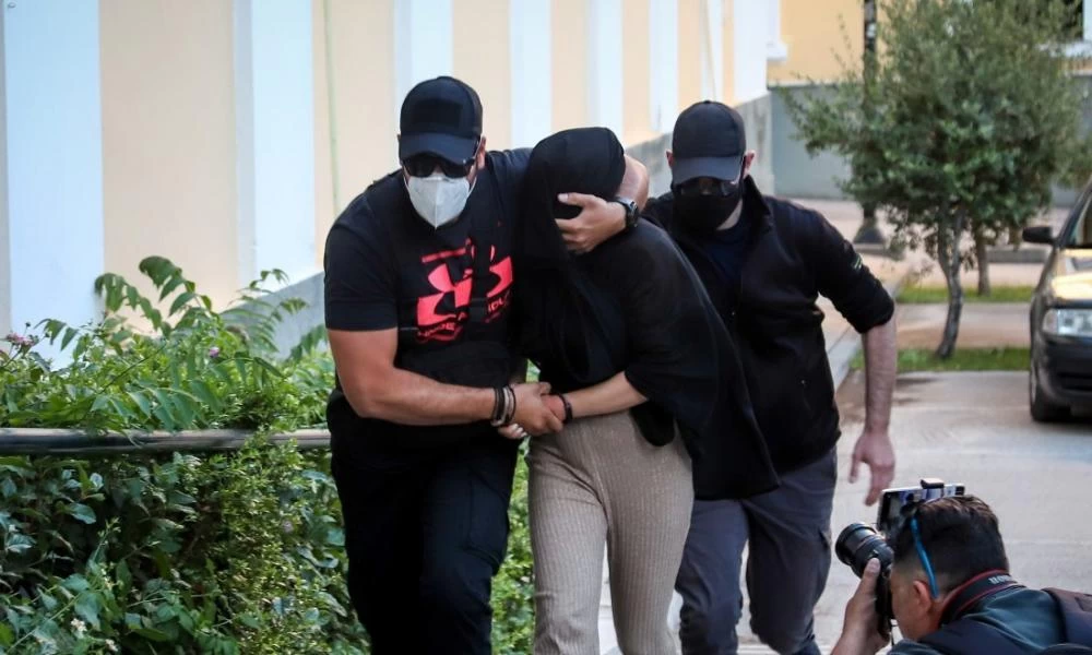 Επίθεση με βιτριόλι: Αρνείται τα πάντα η 35χρονη δράστιδα